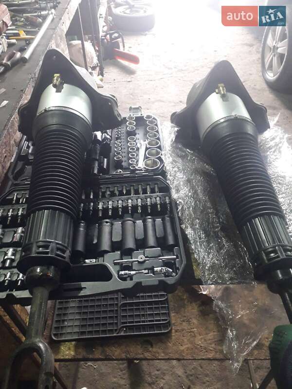 Седан Audi A8 2005 в Хмельнике