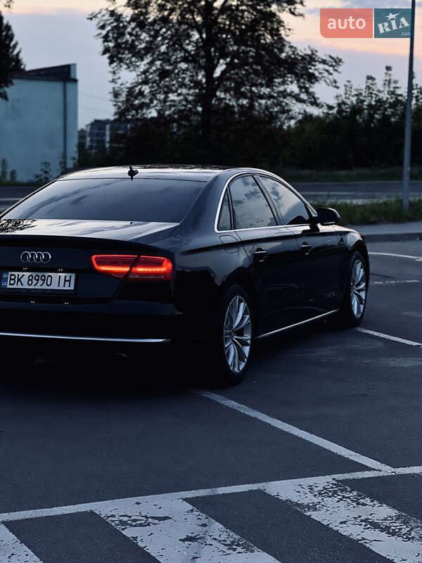 Седан Audi A8 2013 в Ровном