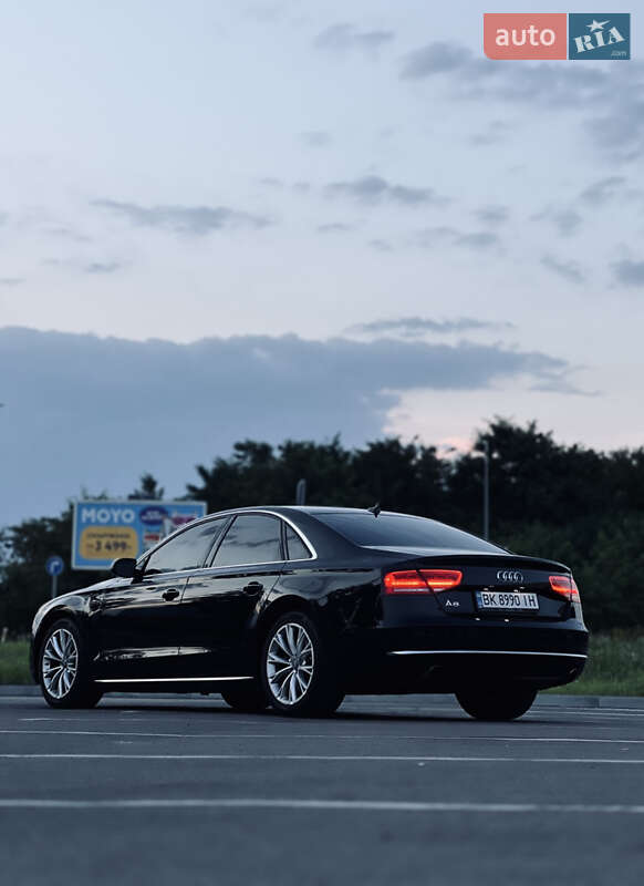 Седан Audi A8 2013 в Ровном