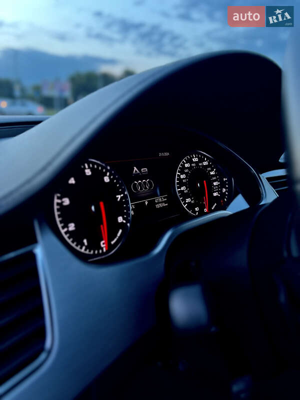 Седан Audi A8 2013 в Ровном