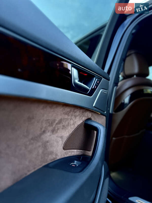 Седан Audi A8 2013 в Ровном