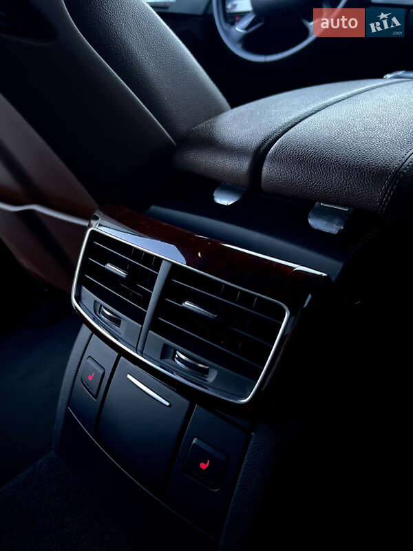 Седан Audi A8 2013 в Ровном