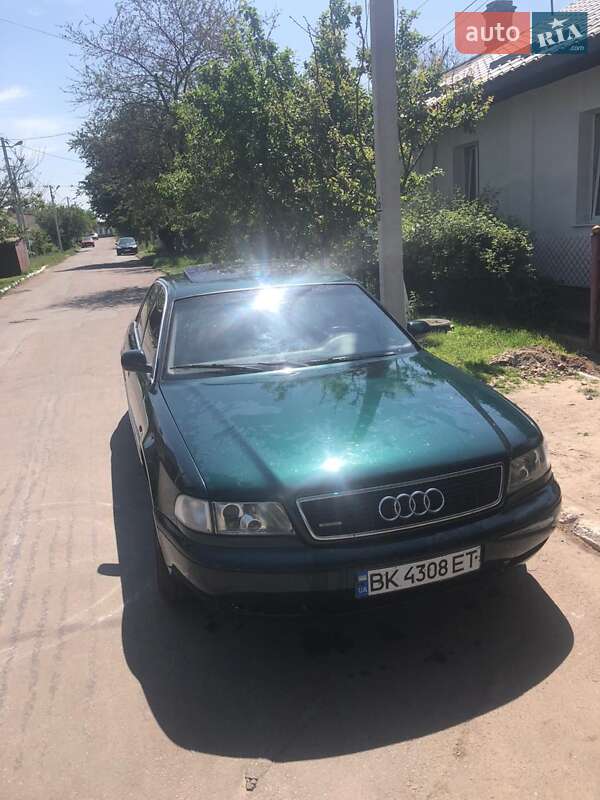 Седан Audi A8 1996 в Здолбунове