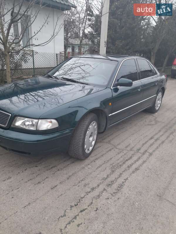 Седан Audi A8 1996 в Здолбунове