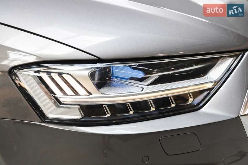 Седан Audi A8 2018 в Луцке