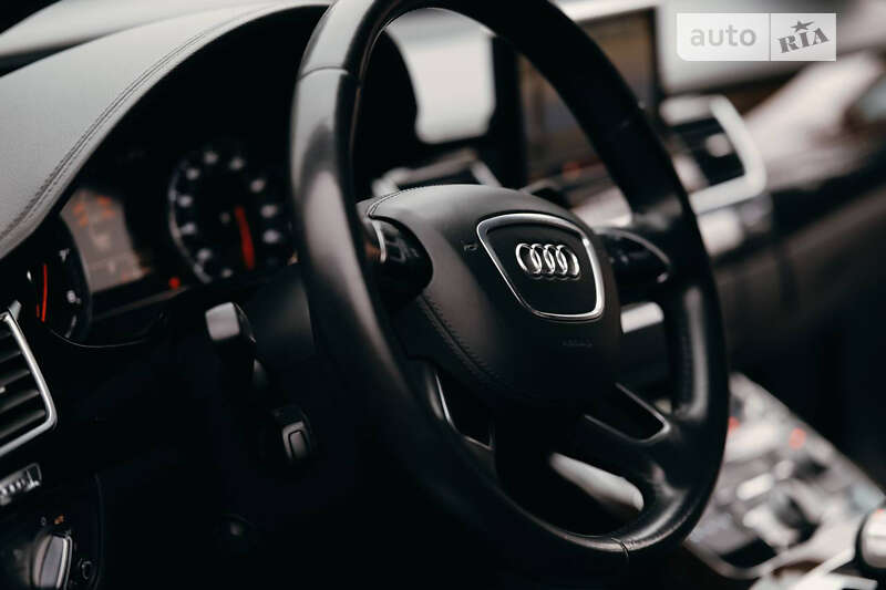Седан Audi A8 2014 в Киеве