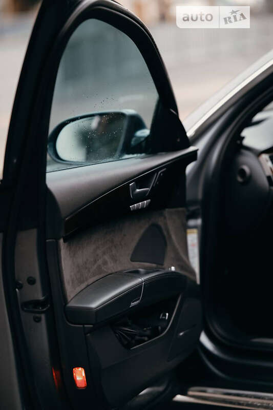 Седан Audi A8 2014 в Киеве