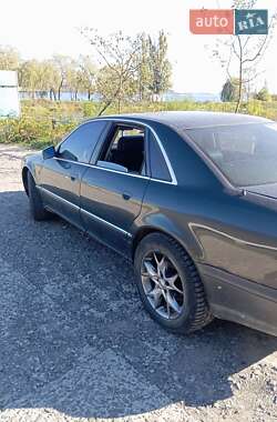 Седан Audi A8 1996 в Бурштыне