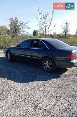 Седан Audi A8 1996 в Бурштыне