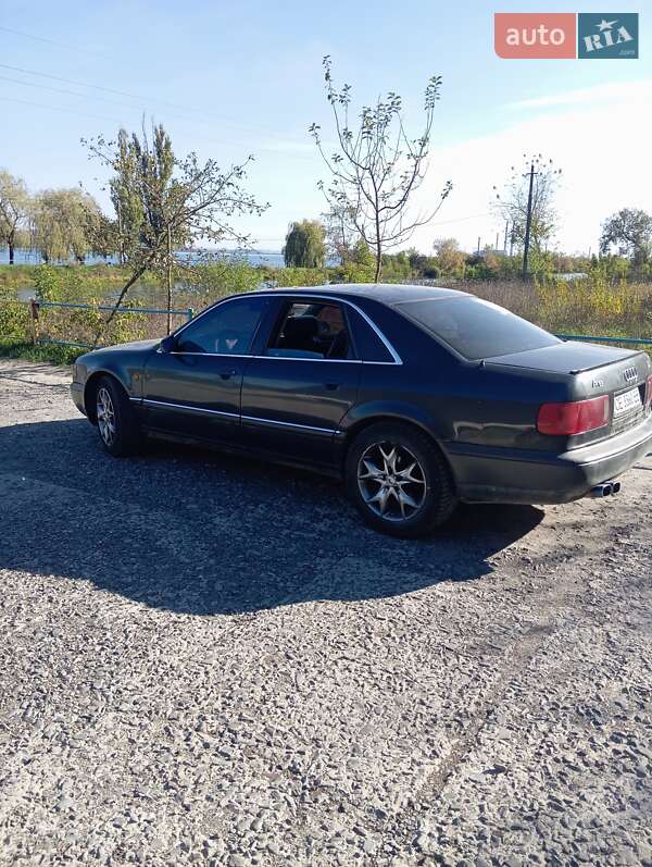Седан Audi A8 1996 в Бурштыне