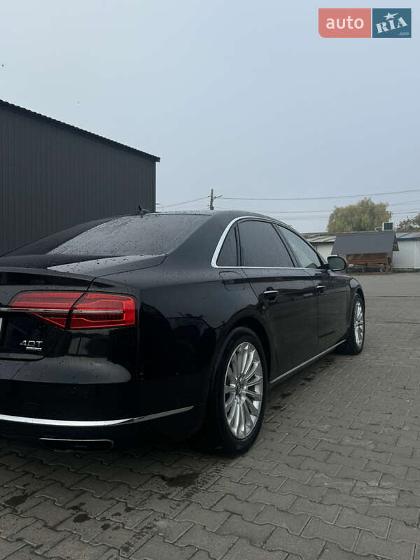 Седан Audi A8 2014 в Львове