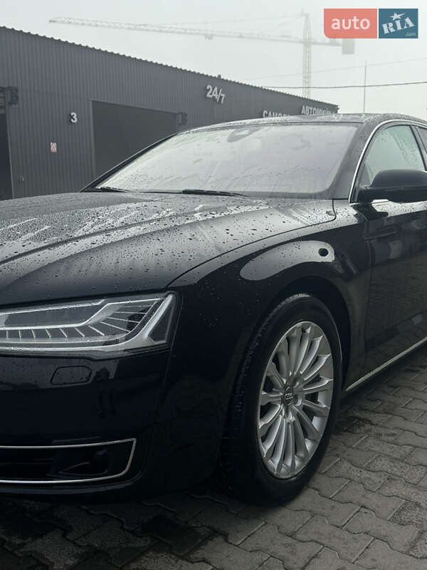 Седан Audi A8 2014 в Львове