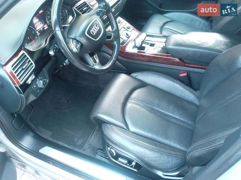 Седан Audi A8 2012 в Тернополе