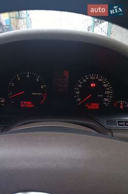 Седан Audi A8 2001 в 
