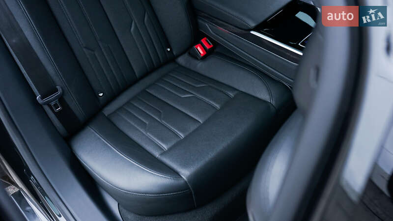 Седан Audi A8 2019 в Киеве