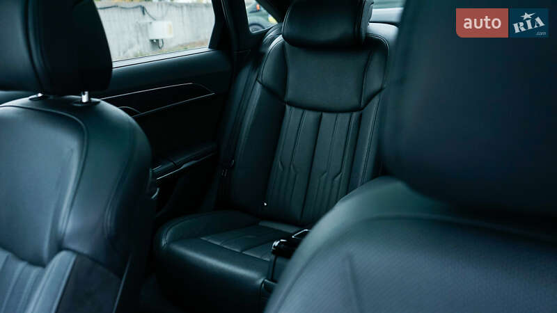 Седан Audi A8 2019 в Киеве
