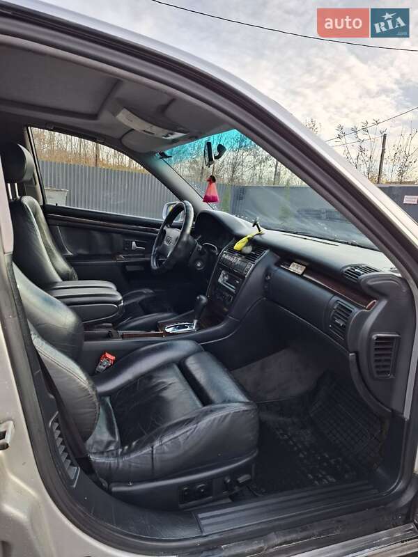 Седан Audi A8 1995 в Жовкве