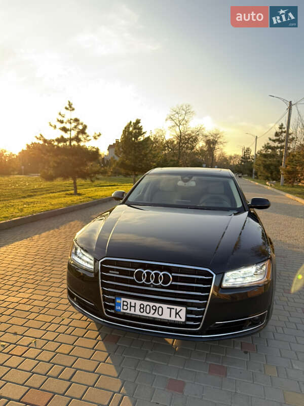 Седан Audi A8 2015 в Измаиле