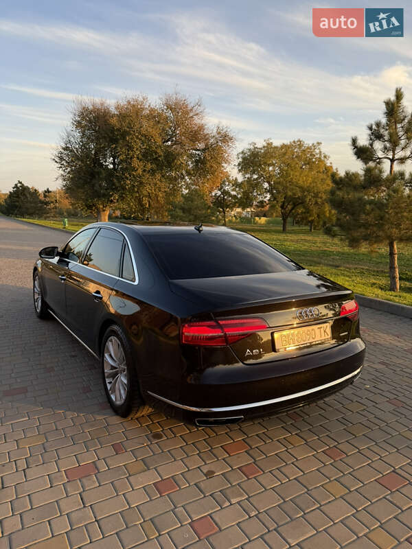 Седан Audi A8 2015 в Измаиле