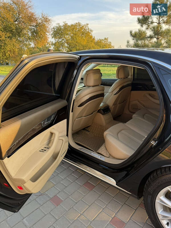 Седан Audi A8 2015 в Измаиле