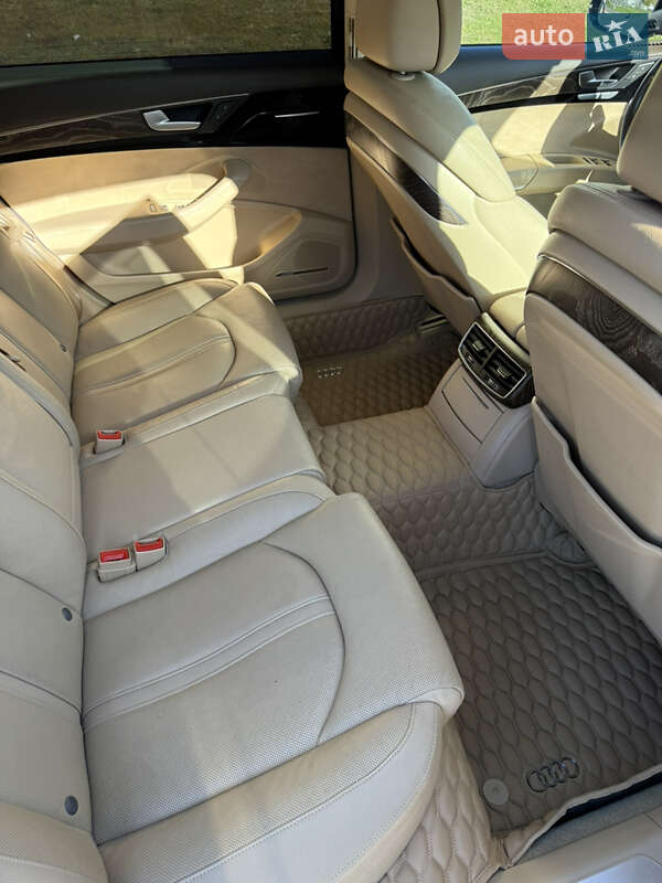 Седан Audi A8 2015 в Измаиле