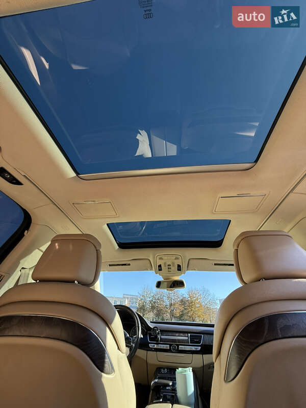 Седан Audi A8 2015 в Измаиле