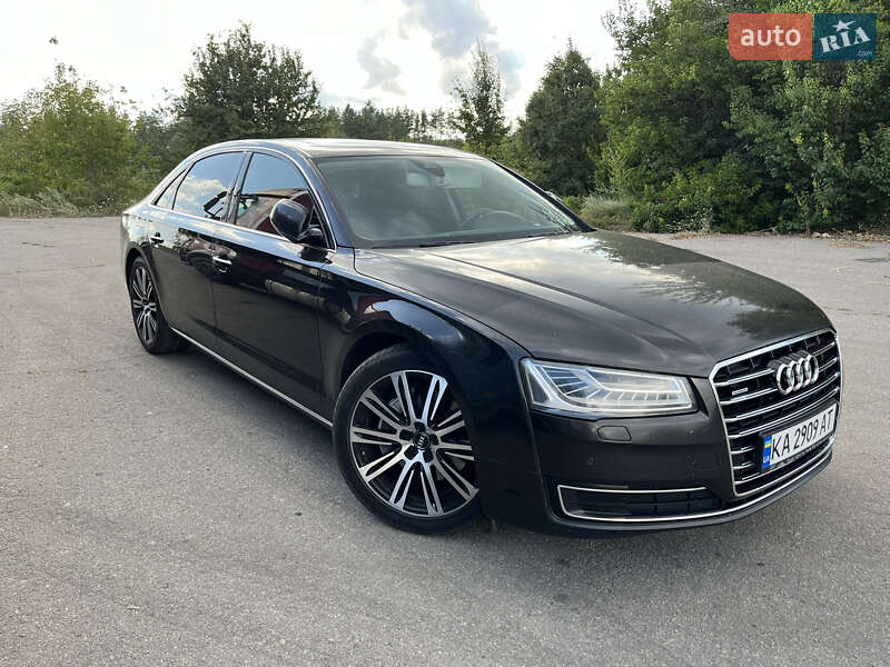 Седан Audi A8 2017 в 