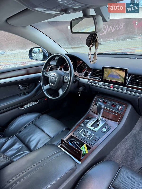 Седан Audi A8 2009 в Звягеле