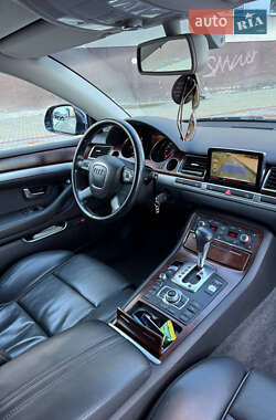 Седан Audi A8 2009 в 