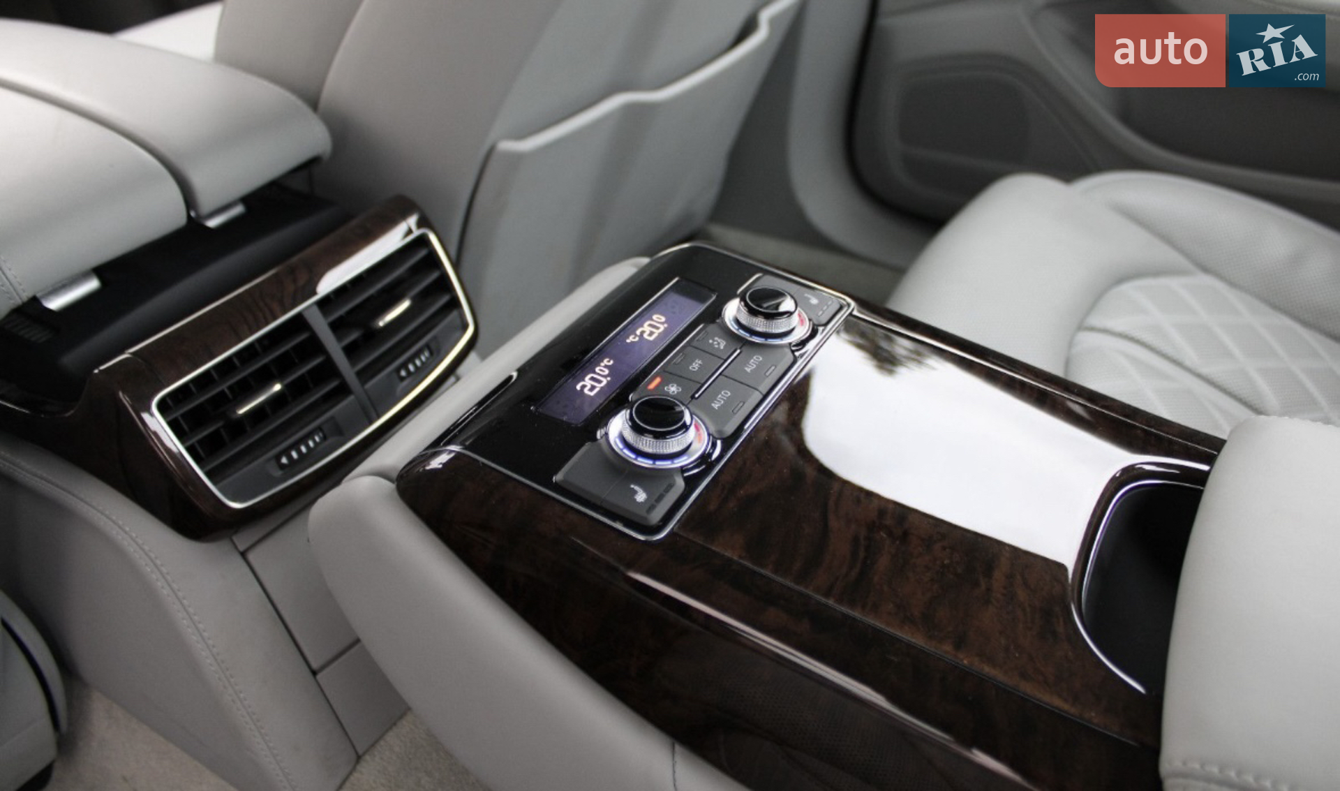2011 Audi A8 - мініатюра 5