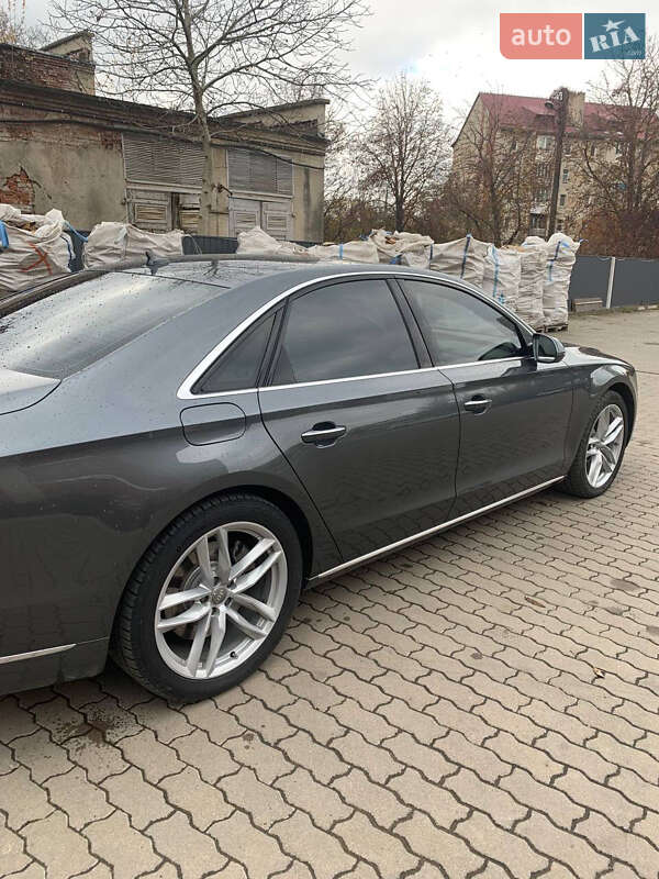 Седан Audi A8 2014 в Калуше