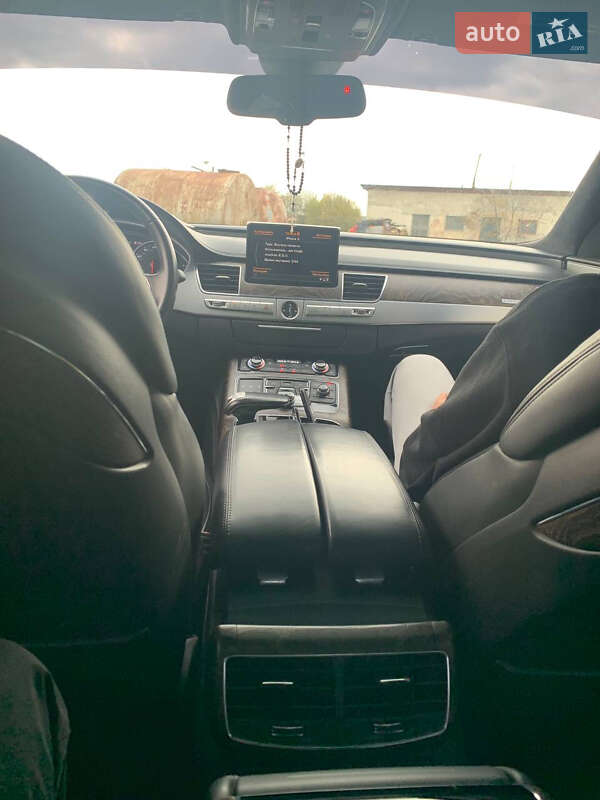 Седан Audi A8 2014 в Калуше