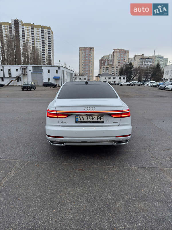Седан Audi A8 2018 в Киеве