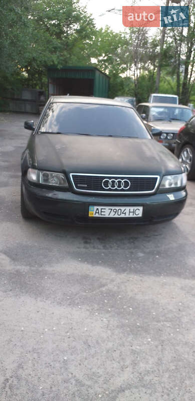 Седан Audi A8 1995 в Днепре