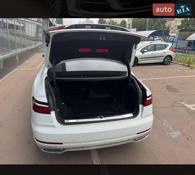 Седан Audi A8 2018 в Киеве