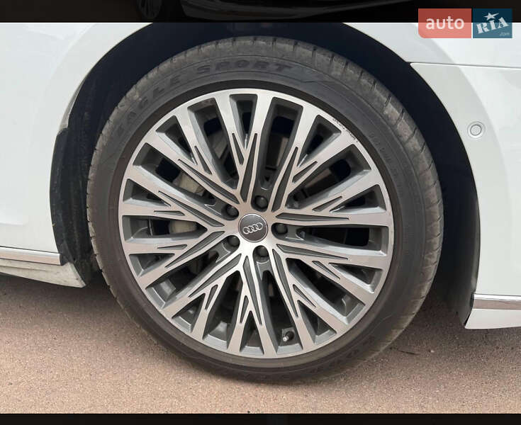 Седан Audi A8 2018 в Киеве