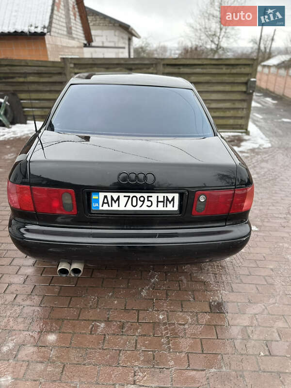 Седан Audi A8 1996 в Звягелі