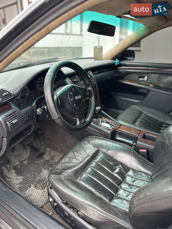 Седан Audi A8 1996 в Звягелі