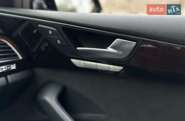 Седан Audi A8 2012 в 