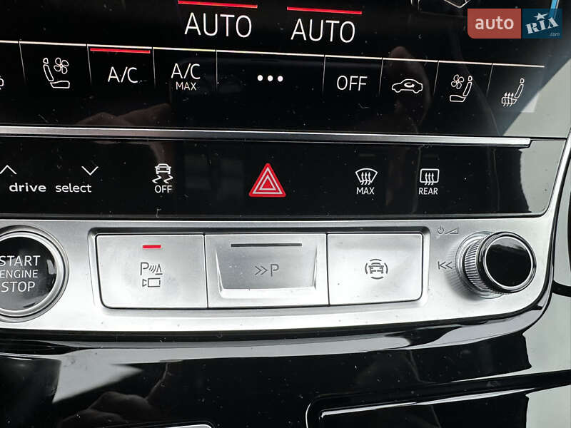 Седан Audi A8 2021 в Киеве