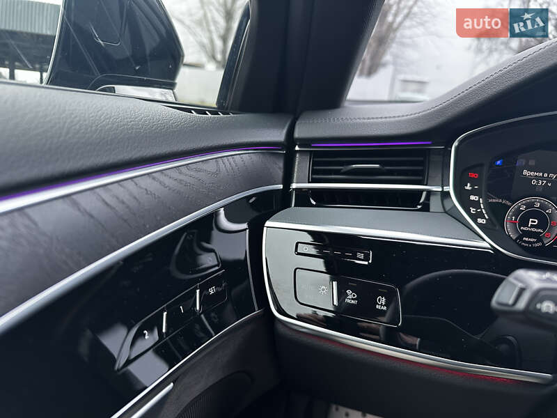 Седан Audi A8 2021 в Киеве