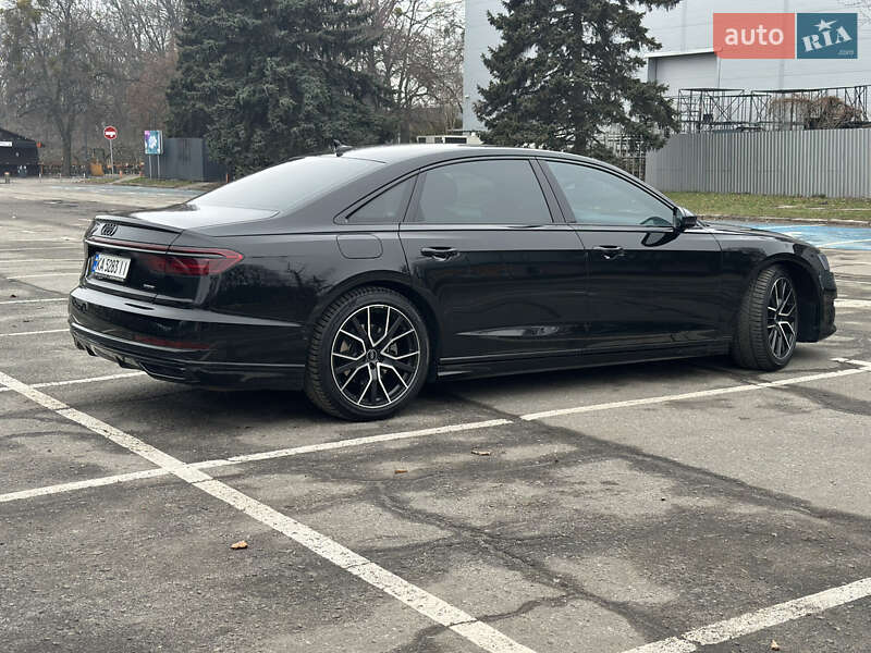 Седан Audi A8 2021 в Киеве