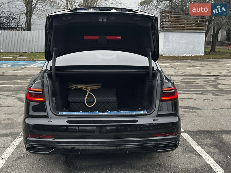 Седан Audi A8 2021 в Киеве