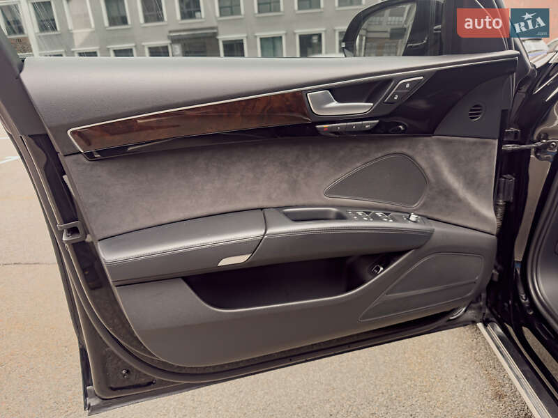 Седан Audi A8 2014 в Киеве