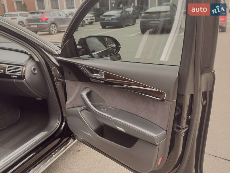 Седан Audi A8 2014 в Киеве