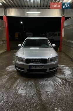 Седан Audi A8 2004 в Нововолынске