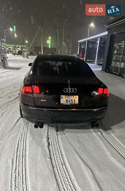 Седан Audi A8 2004 в 