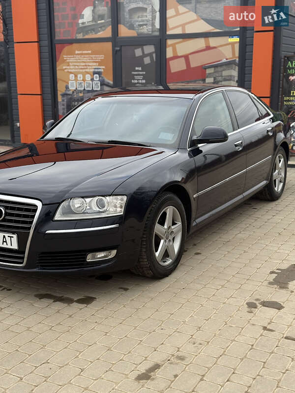 Седан Audi A8 2008 в Снятині