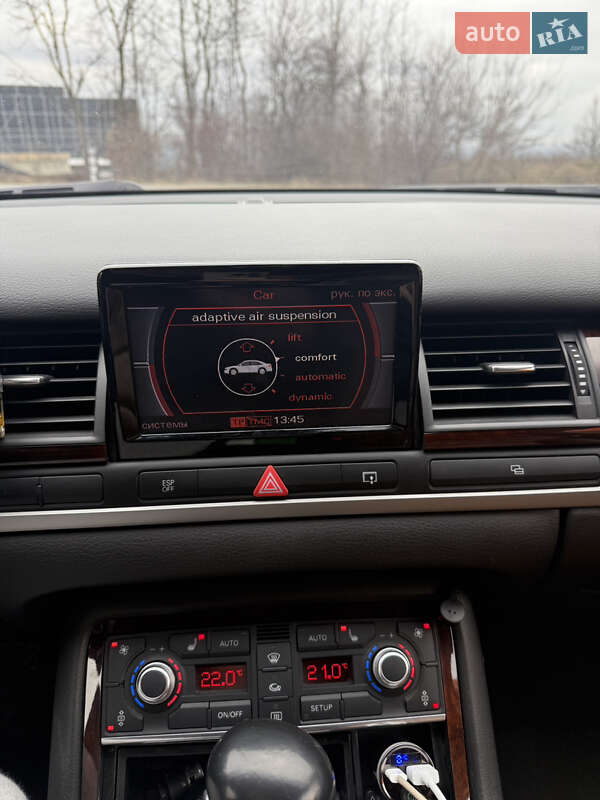 Седан Audi A8 2008 в Снятині