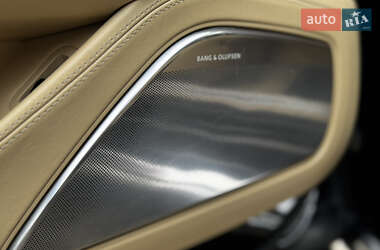 Седан Audi A8 2011 в 